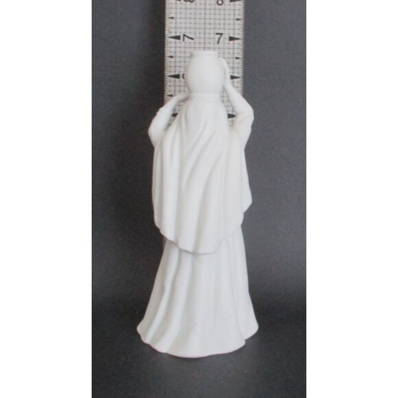 Avon Nativity Collectibles Women with Water Jar Figurine Vintage 1990 - Picture 6 of 8